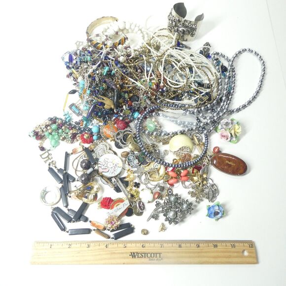 Jewelry Mixed Lot Crafts Reuse Scrap Junk Repair Wear Vintage to Now 3.5lbs - Picture 15 of 15